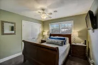 Sandy Feet Retreat on LBJ - Pool, Hot Tub, Kayaks - Pool
