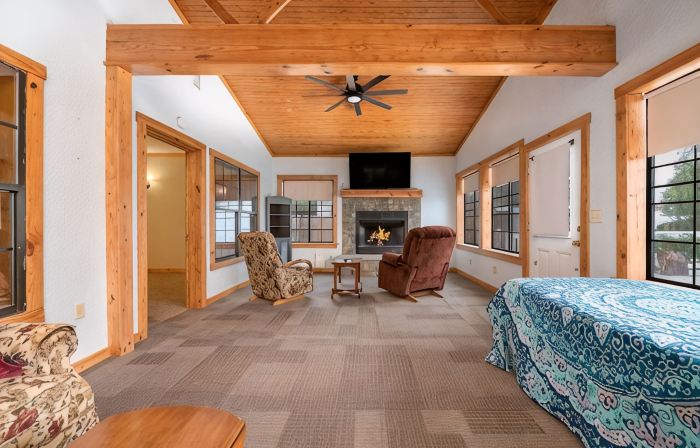 Lakefront Property with a pool & hot tub!