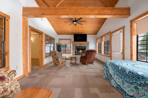 Lakefront Property with a pool & hot tub! - 3-Star