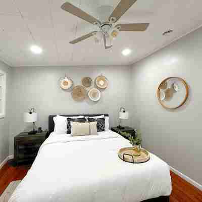 Newly Renovated Bright & Cozy Retreat Rooms