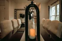XL Modern Mtn Retreat! Mtn Views GameRm, 6 Rooms, Firepit, Close to Dwtn Hot Tub - Gym