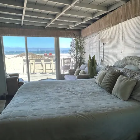BEACHFRONT with Spa