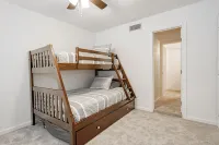 Superb Lake Texoma Home, 4 beds, 2.5 Baths, Hot Tub,1.5 miles to Highport Marina - พร้อมWifi