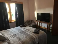 ROCKLYN HOUSE - QUIET, CONVENIENT & CENTRAL LOCATION - Bungalows