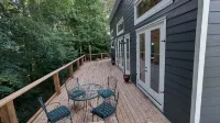 This stylish, modern country home is perfect for a getaway in Summertown, TN. - Wifi