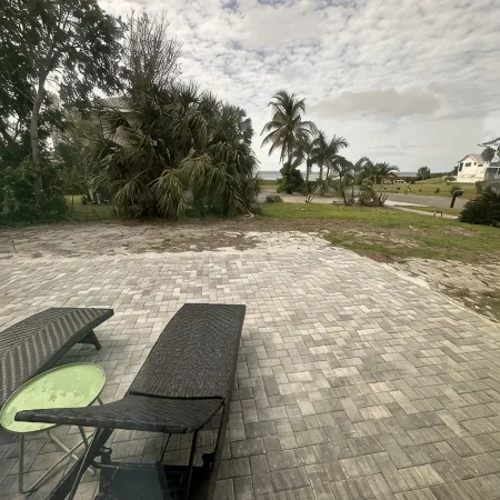 2 Bedrooms, Bay WaterViews, Beaches, shops, Marina, fishing, all near by Hotels in Whitfield