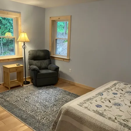 Cozy guest house with beach rights on quiet Highland Lake