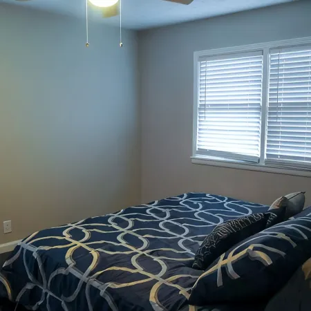 Cozy Corner House 9 min walk from Indianapolis Motor Speedway!
