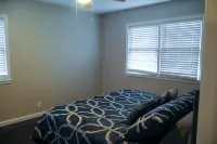 Cozy Corner House 9 min walk from Indianapolis Motor Speedway! - 3-Star