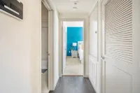 Luxury Suite King Bed 👑 Wi-Fi Pool Gym ✦ 55" Smart TVs 📺 Full Kitchen - 4-Star