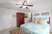 Luxury Beach House, Private Salt Pool. Walk to the Private Beach - 3-Star