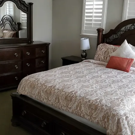 Lovely home w/ pool, spa, outdoor grill and more!