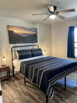 Cozy Sunset Retreat with a Beautiful Mountain View! - WiFi