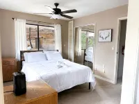 Mountain Cabin w/ Gorgeous Forest Lounge & Hot Tub - Alppimaja