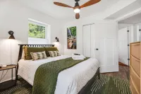 Urban Charmer Near Waterfalls & Wineries w/Fenced Yard- 6 min to Hendersonville - 4-Star