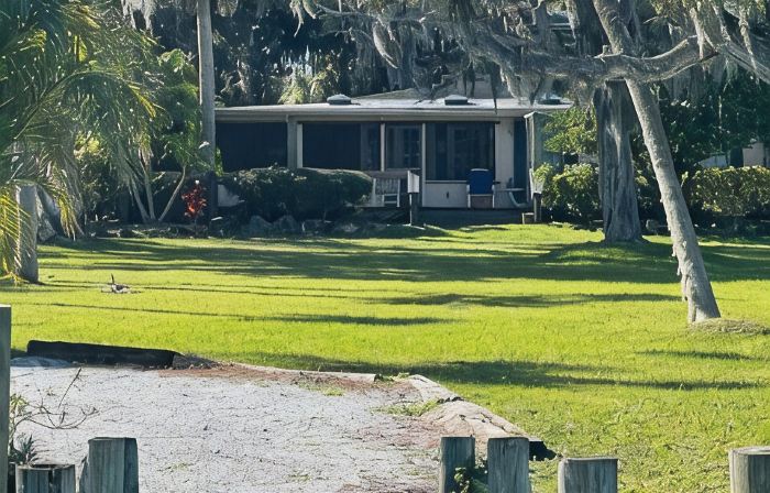 Beautiful waterfront bungalow. Great for family vacation or couples fishing week