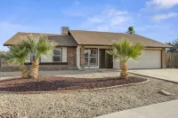 Large Pool, Near State Farm Stdm and Many Entertainment Districts! - 4-Star