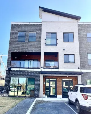 3 BR. 3BA. IMMACULATE TOWNHOME IN DRAPER - 3-Star