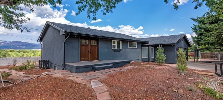 Beautiful home on the bluff overlooking river and mountain views with hot tub! Ξενοδοχεία στην πόλη Fremont County