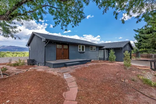 Beautiful home on the bluff overlooking river and mountain views with hot tub! - 4-Star