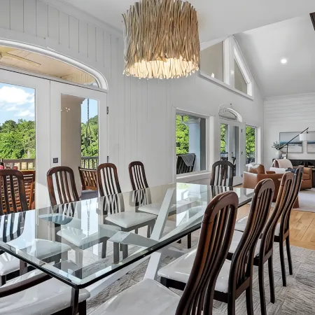 900ft of water frontage: Private Spacious Luxury Waterfront Point @ Smith Lake!
