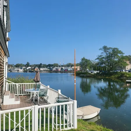 Cozy condo with harbor views. Walk to Dock Square and Beach.
