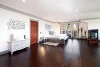Large west coast home near the seaside - Homestays