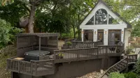 Waterfront Adventure & Relaxation: Kayaks, Sup, and Hot Tub on Site - 4-Star