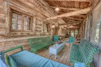 Rustic Historical Cabin Near Wineries & Gold Mines - シャレー