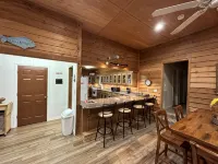 Beautiful rustic lodge located on Lake Guntersville with private boat ramp/dock - 3-Star
