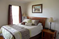 Peaceful Country Cottage with Game Room & Hot Tub - 3 tähden