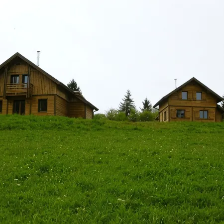 Exceptional: 4-bedroom south-facing chalet on large lot at the foot of the slopes