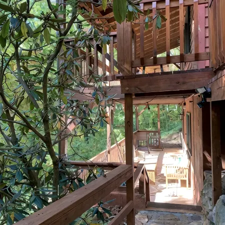 Red Stone Retreat-10 Min to Asheville, Game Room, Firepit, Quiet and Secluded
