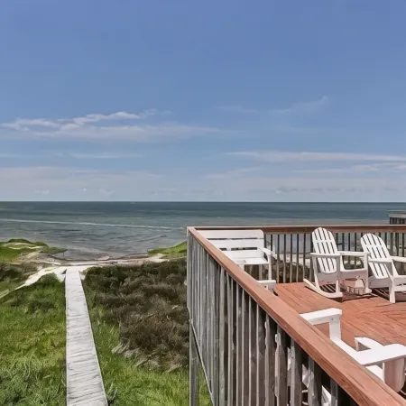 EAST WIND is lovely SOUND FRONT home in the mecca for windsurfing on HI