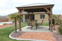Beautiful Home Near Zions with Private Pool, Gazebo and Garage - Boutique