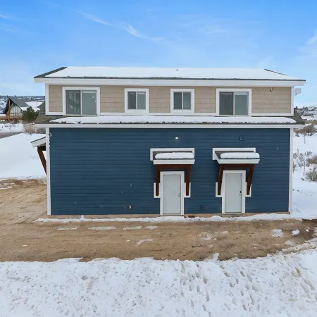Bear Lake Cabin Sleeps 12! Game Room! Plenty of Parking for Cars and Toys!