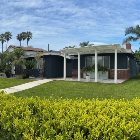 HEATED POOL & JACUZZI, QUIET, AIRY SPA LIKE BACKYARD, NEAR NEWPORT BEACH