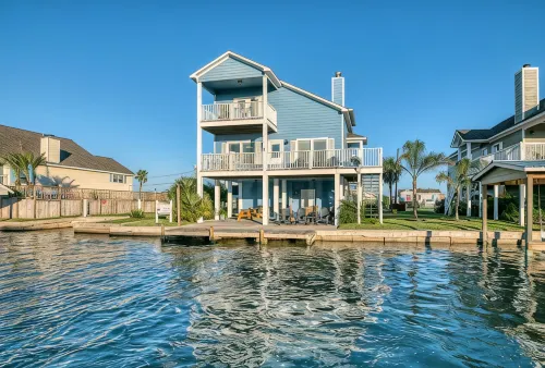 Coastal Class Waterfront - "Your Home Away from Home" - 4 stjerner