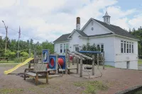 Spacious home in the Heart of 46 High Peaks on The AuSable River - 8-12 Guests - Wifi