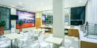 Yeste Hotel (Yingshan Hot Spring) - parking