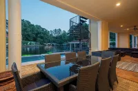 The Palms at Chesswood - Luxury, Pool, & Dock! - 5-Star