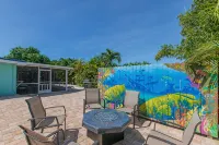 Waterfront & Privacy, Heated Pool  HotTub & waterfall, 60' Dock TikiHut, pets ok - 방갈로