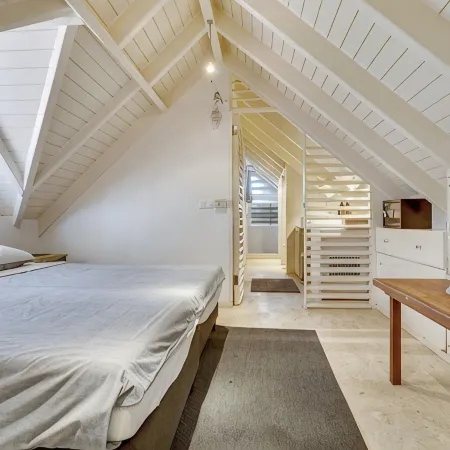 Oceanfront with private beach - 4 bedrooms, 4 bathrooms