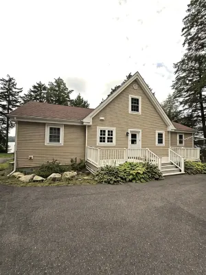 Peaceful Green Lake Get-A-Way - 4-Star
