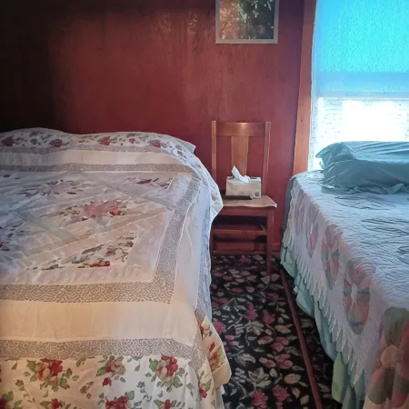 Peaceful 2-Bedroom Cabin on Lower Post Lake