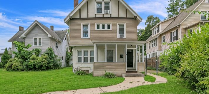 Stylish 4BR 2 Bathroom Home in Forest Park Hotéis em Springfield