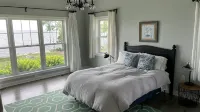 Bluebell Cottage: Luxury Waterfront Home with Private Pier - Wifi