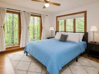 Private Pool & Hot Tub! Minutes to Sebago Lake! Nature! Perfect All Year-Round. - Homestays