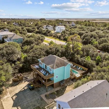 Family Fun House! Private Pool, Putting Green, Walk to Beach, Hot Tub, Game Room