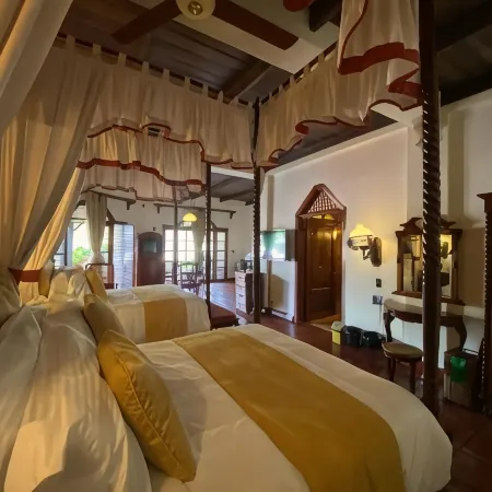 Hotel Tropicana Castle Sabang Mindoro